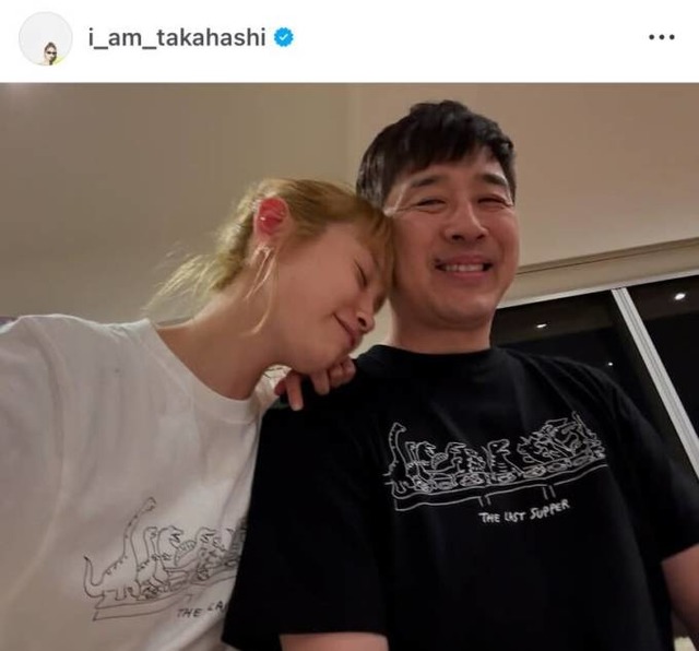 高橋愛、夫・あべこうじとの“偶然”お揃いSHOTにファンほっこり「さすがのおふたり」「今日もラブラブ」