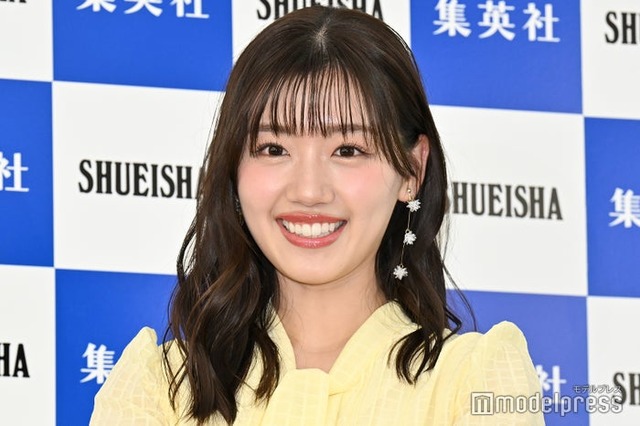 茶髪の佐々木美玲（C）モデルプレス