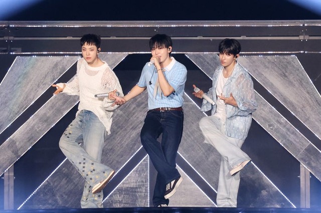 HOSHI、SEUNGKWAN、DK／SEVENTEEN（P）＆（C）PLEDIS Entertainment