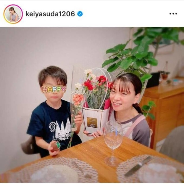 保田圭、息子からのカーネーションSHOTに「ホッコリ」「感動しちゃいますね」の声