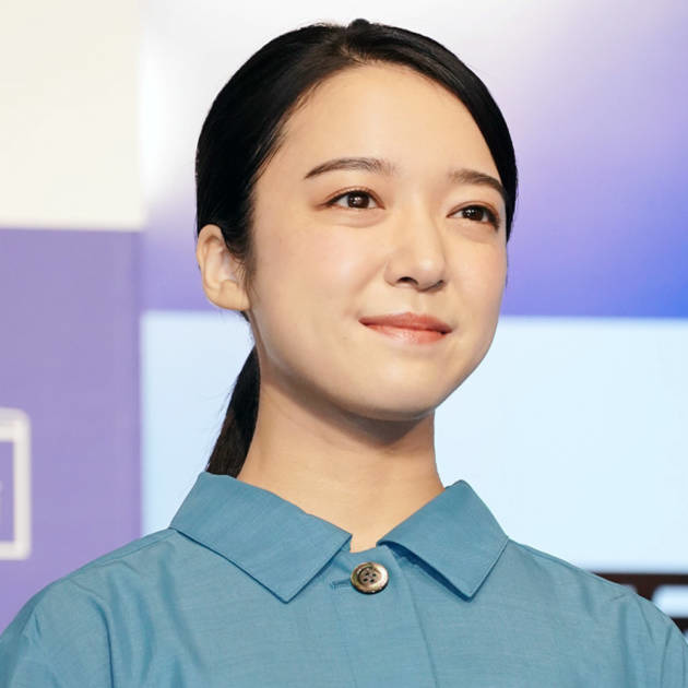 上白石萌音、透明感あるワンピースSHOTにファンうっとり「凄くお似合い」「笑顔も素敵」