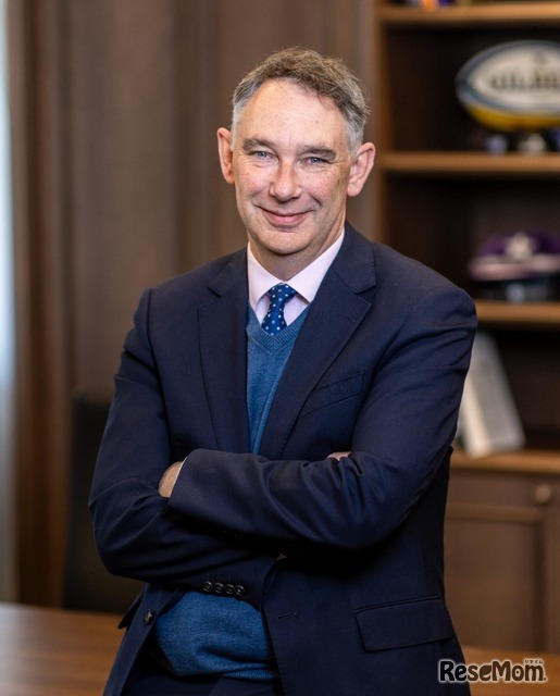Tony Darby 校長