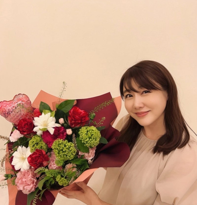 安めぐみ、夫・東貴博＆10歳長女からの“母の日”プレゼントに感激「お花と手紙を渡してくれてうるうる」