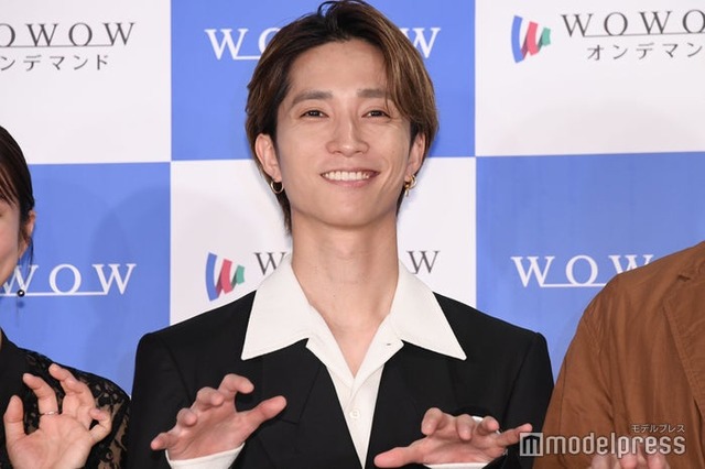 “群凶”ポーズで決める田中樹（C）モデルプレス