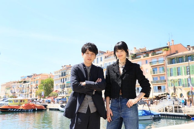 二宮和也、小松菜奈（C）2025 映画「8番出口」製作委員会
