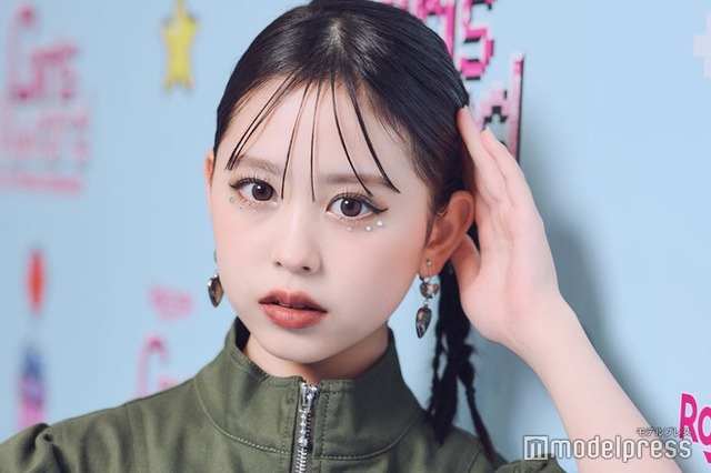 モデルプレスのインタビューに応じた梶原叶渚（C）モデルプレス