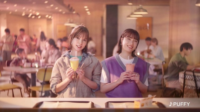 宮崎あおい、広瀬すず／新TVCM「寄り道マック 夕方のピーチ」篇より（提供写真）