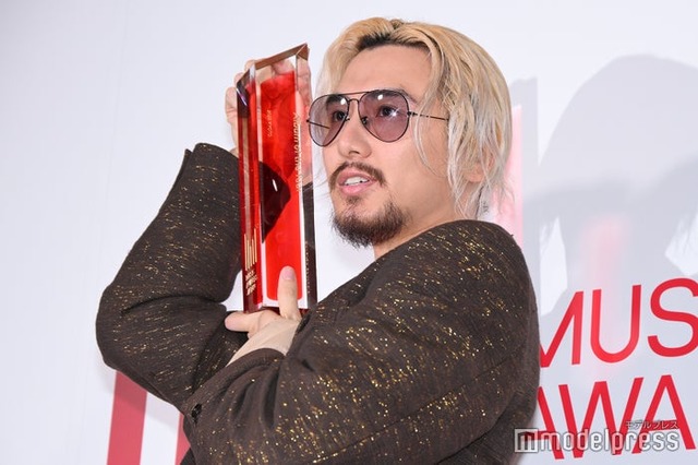 囲み取材に応じた藤井 風（C）モデルプレス