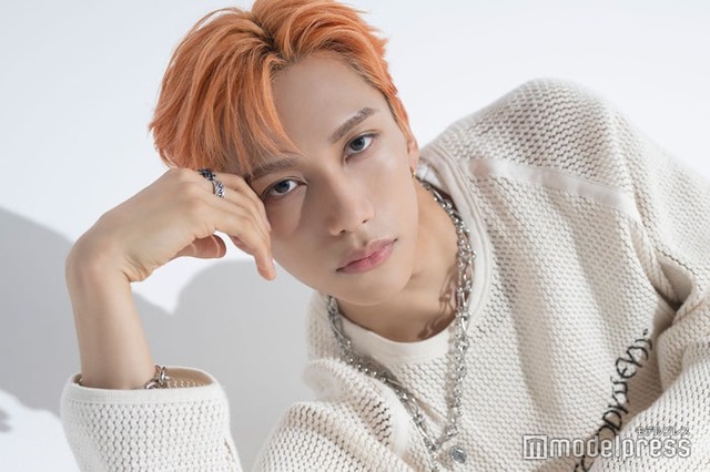 モデルプレスのインタビューに応じた池崎理人（C）モデルプレス