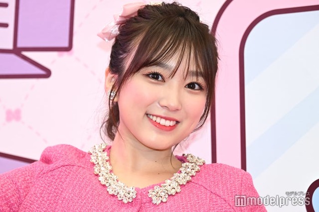 茶髪の矢吹奈子（C）モデルプレス