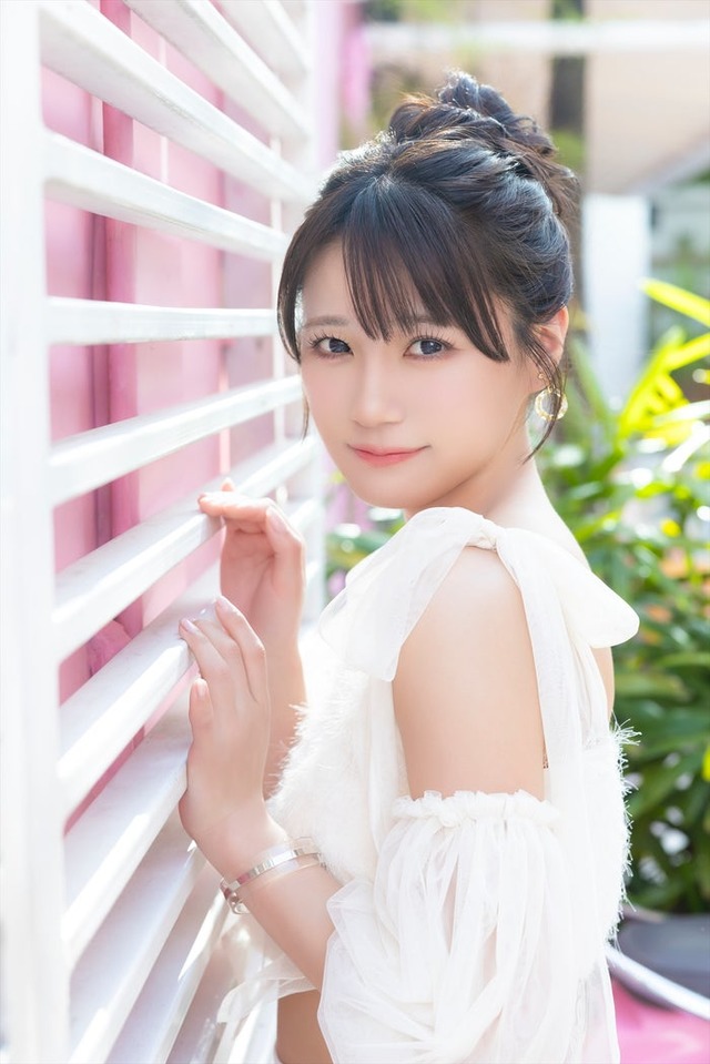 中野愛理「セブンネット限定カバーVer.」（C）KADOKAWA（C）Zest, Inc. PHOTO／田中智久
