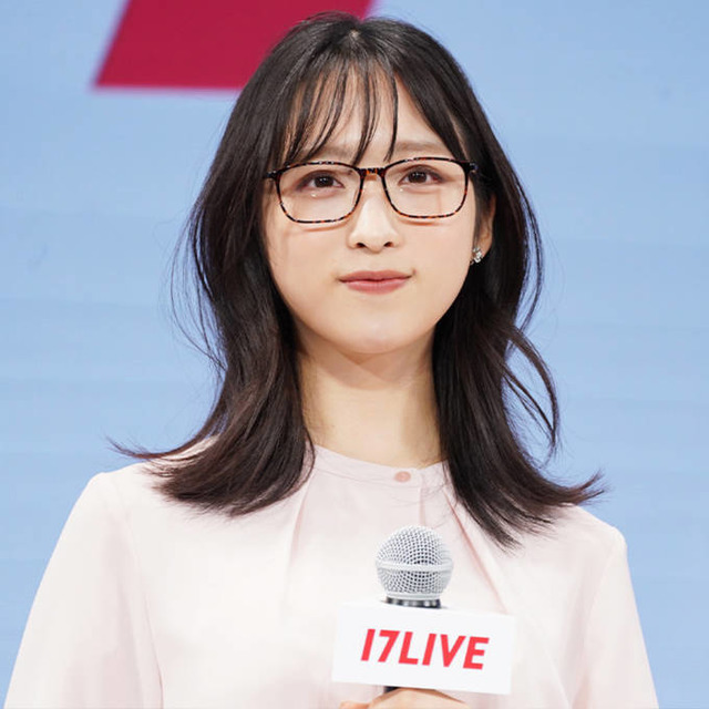 AKB48小栗有以、透明感ある美肌SHOTにファンうっとり「本当に綺麗」「キラキラしてる」
