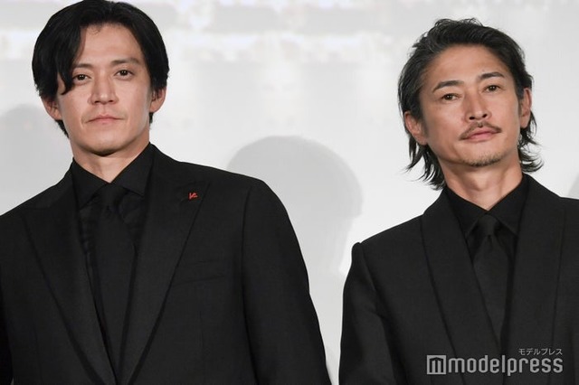 「フロントライン」ジャパンプレミアに登壇した小栗旬、窪塚洋介（C）モデルプレス