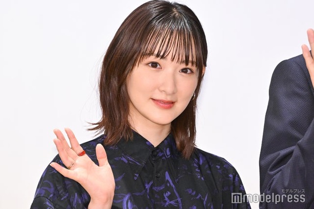黒髪の生駒里奈（C）モデルプレス