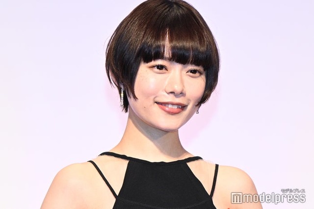 「第62回ギャラクシー贈賞式」に登壇した杉咲花（C）モデルプレス