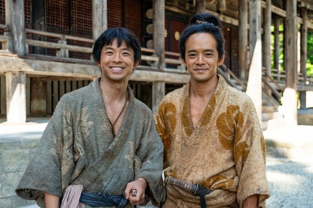 仲野太賀、池松壮亮（C）NHK