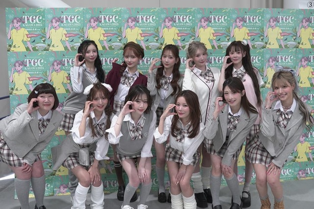 （後列左から）MIYA、MAMI、ASUKA、YUMERO、RUI （前列左から）川村エミコ、NANANI、RIKO、ICHIKA、二瓶有加、今井アンジェリカ （提供写真）