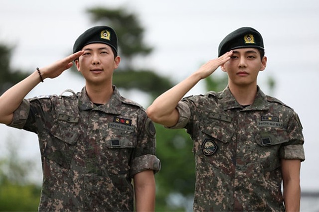 RM、V／Photo by Getty Images