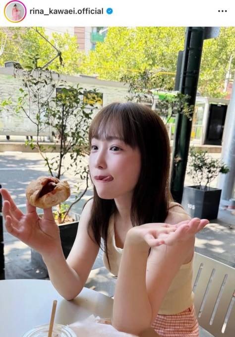 川栄李奈、お茶目に舌ペロ！海外でのナチュラルSHOTに「可愛すぎる」「スベスベで美しい」の声