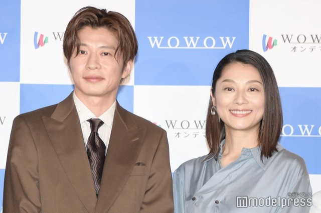 完成報告会に出席した田中圭、小池栄子（C）モデルプレス