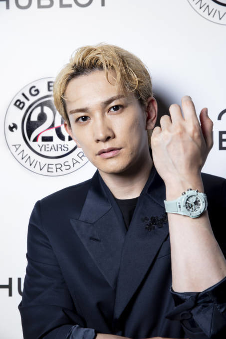 町田啓太、クールな魅力際立つ金髪ビジュアル＆ジャケット姿でウブロの「ビッグ・バン ナイト」に来場