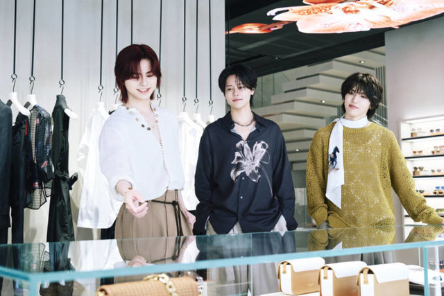 INI高塚大夢＆藤牧京介＆松田迅、エンポリオ アルマーニの春夏メンズコレクションを華麗に着こなし