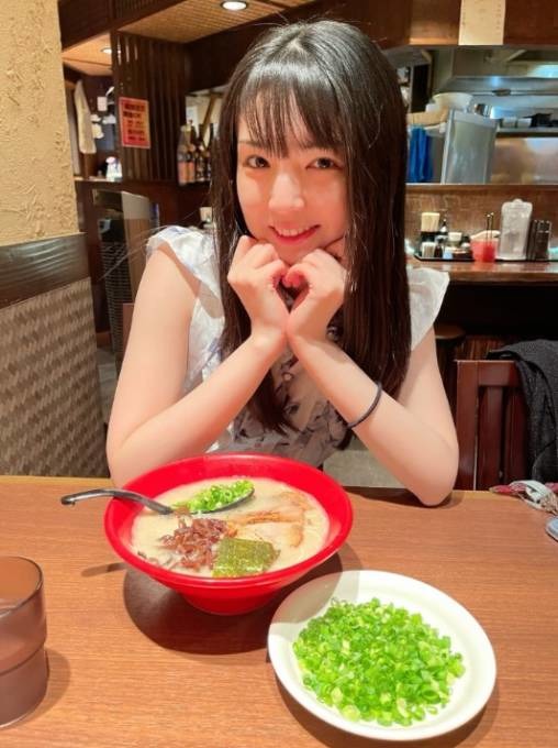 道重さゆみ、すっぴんでラーメンを堪能！ニコニコSHOTに「かわいすぎっ」「良い表情してる」の声