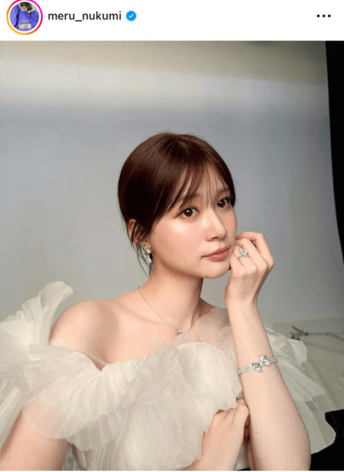 めるる、美デコルテを披露した上品ドレスSHOTにファンうっとり「美しい」「お姫様すぎる」