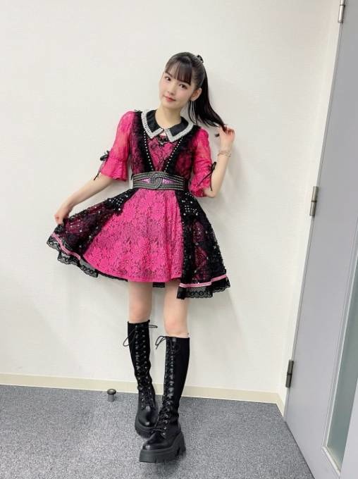 今夏で芸能界引退の道重さゆみ、ほっそり美脚のミニワンピSHOTをファン絶賛「よくお似合い」「めちゃくちゃかわいい」