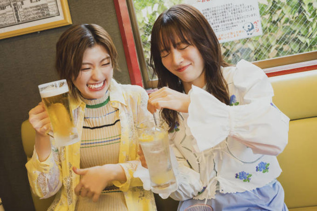 私立恵比寿中学・小林歌穂＆中山莉子、仲良く笑顔でパシャリ！“カホリコ”の絆が伝わるラストぺアグラビア