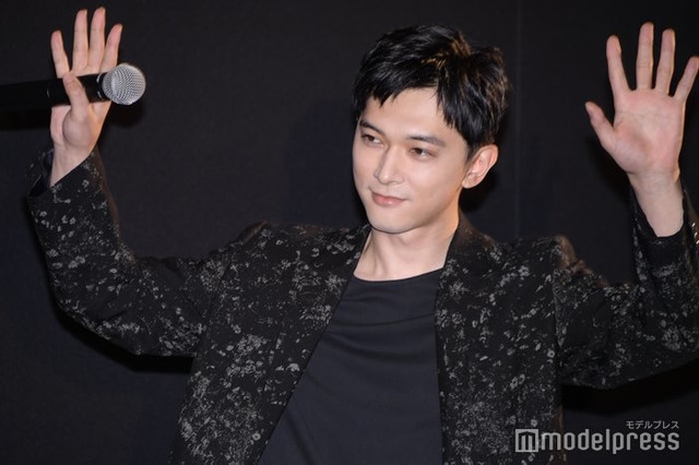 「本物です」と言いながら登場した吉沢亮（C）モデルプレス