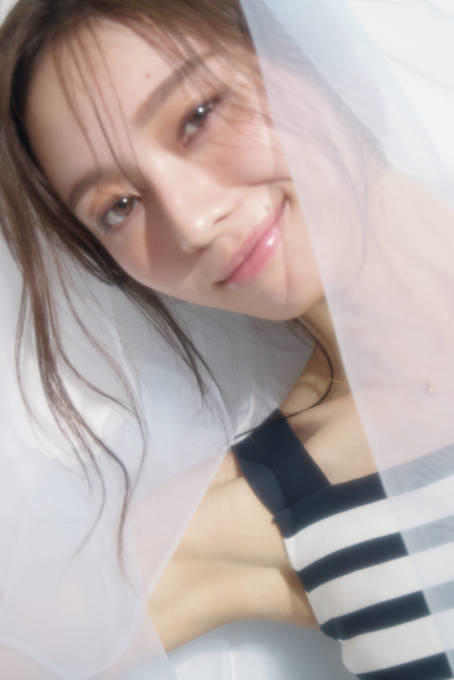 乃木坂46梅澤美波、にっこり笑顔のヘルシー肌見せSHOTにドキッ！夏ならではの美容の悩みを解決