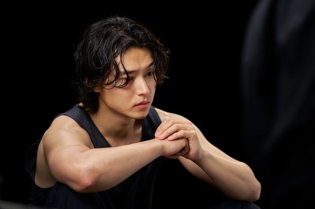 山崎賢人「ザバス MILK PROTEIN」メイキングカット（提供写真）