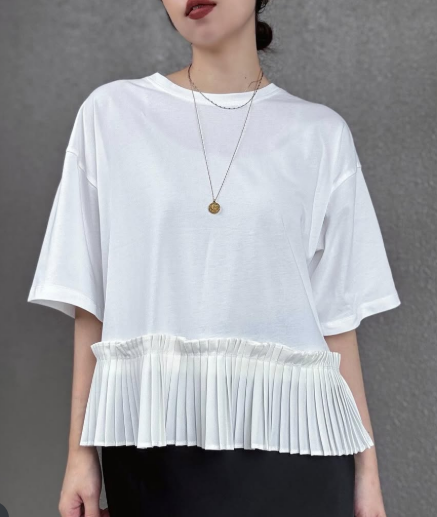 技アリ白Ｔでさりげなくお腹をカムフラージュ。Ｔシャツインの着こなしに抵抗がある人、必見です【40代の毎日コーデ】