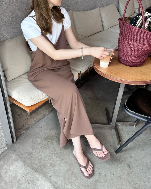 夏の王道キャミワンピ×Tシャツコーデ、40代はどう着こなす？【40代の毎日コーデ】