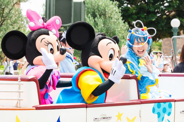 Mrs. GREEN APPLEがサプライズでパレード登場！夏イベ「サマー・クールオフat Tokyo Disney Resort」明日開幕