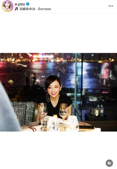 浜崎あゆみ、ニッコリ笑顔のリラックスSHOTに反響「お人形さんみたいに綺麗」「本当に可愛い～～」