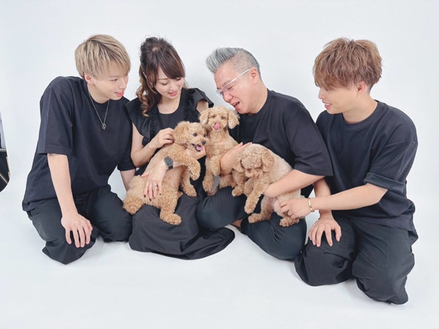 渡辺美奈代、夫と息子たち＆“愛犬3姉妹”との幸せ家族SHOTに反響「素敵すぎます」「もう最高」