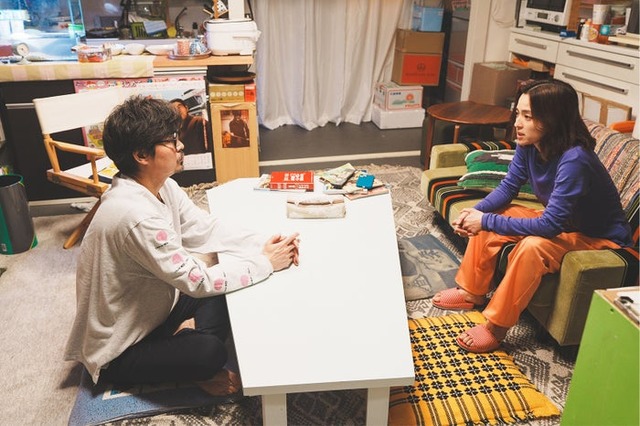 小澤征悦、中村アン「こんばんは、朝山家です。」第1話（C）ABCテレビ