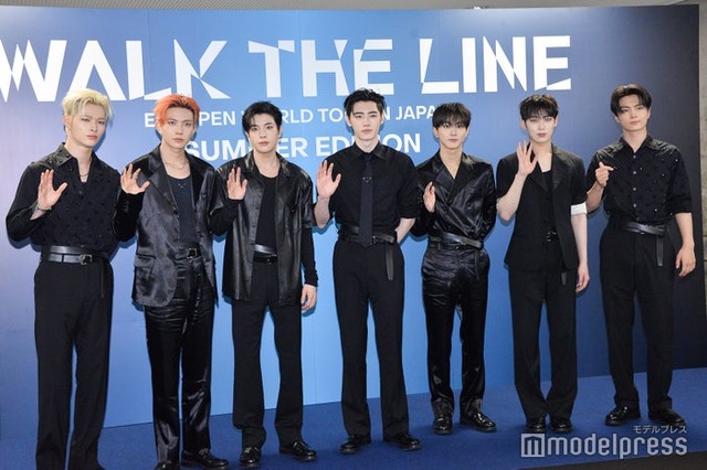 ライブ本番前に囲み取材に応じたENHYPEN／（左から）NI-KI、HEESEUNG、JAKE、SUNGHOON、JUNGWON、SUNOO、JAY（C）モデルプレス