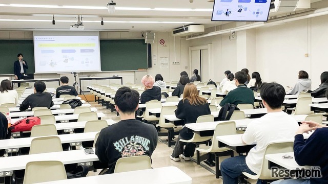 駒澤大学での講義のようす