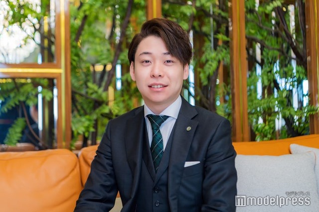 山崎隼人氏「バルセロナグループ」（C）モデルプレス
