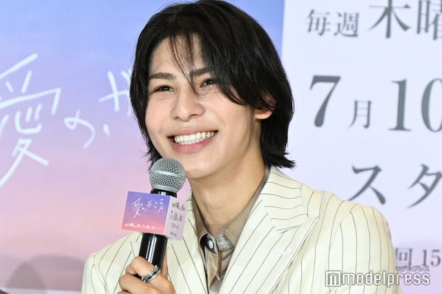 愛の告白に照れるラウール（C）モデルプレス