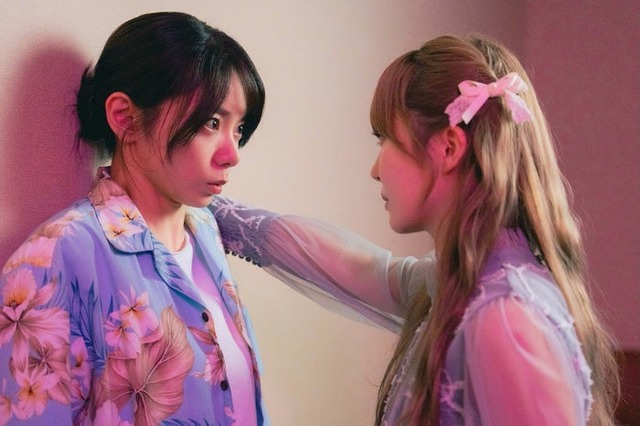 森カンナ、加藤史帆（C）「彩香ちゃんは弘子先輩に恋してる 2nd Stage」製作委員会・MBS／第3話より