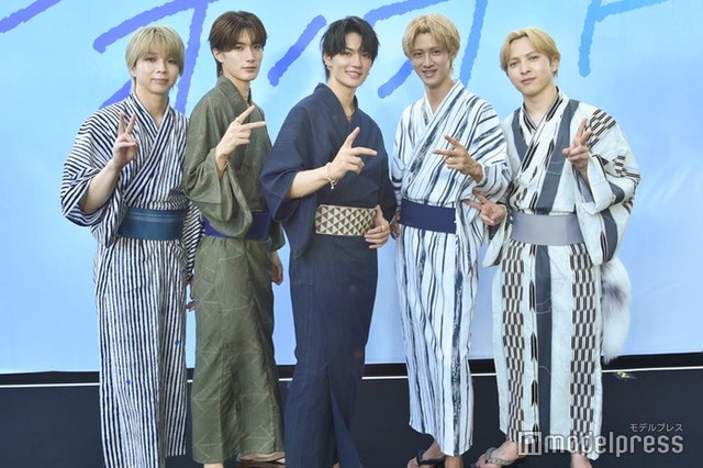 M!LK（左から）塩崎太智、山中柔太朗、佐野勇斗、曽野舜太、吉田仁人（C）モデルプレス