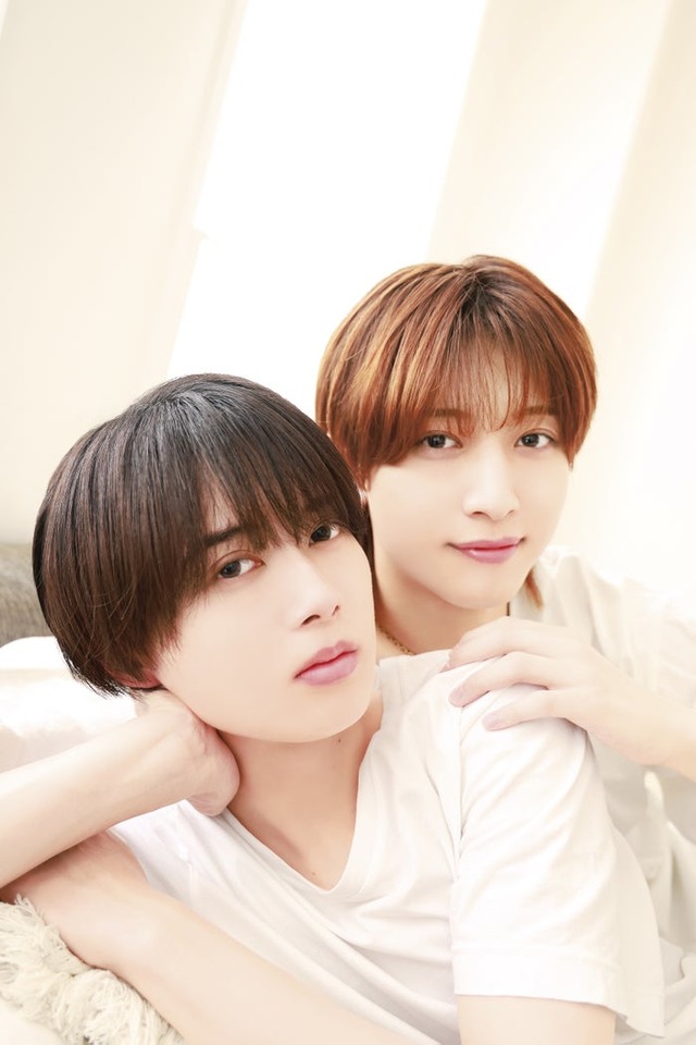 井上瑞稀、中村嶺亜：撮影／小林ばく