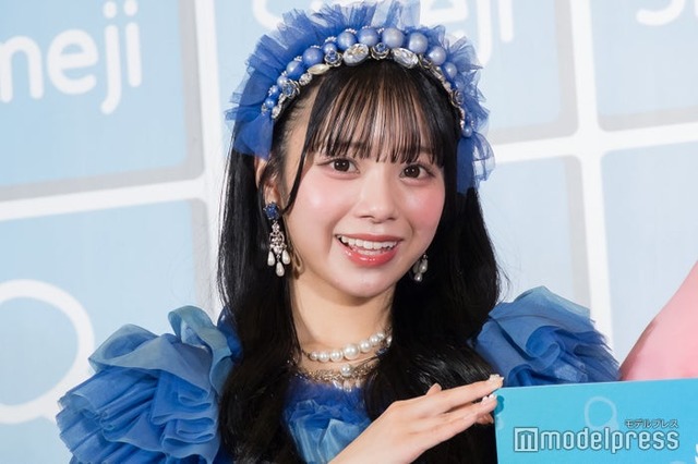 黒髪の増田彩乃（C）モデルプレス