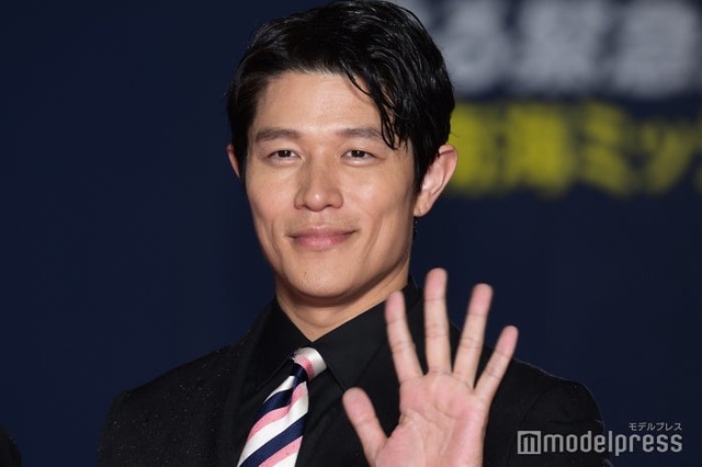 神対応が光る鈴木亮平（C）モデルプレス