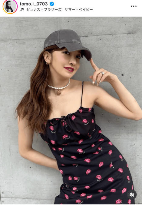 「スタイル抜群」板野友美、キャミドレスを着こなす夏コーデSHOTに絶賛の声「可愛すぎる」