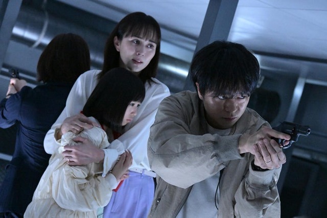 比嘉愛未、吉田帆乃華、櫻井翔（C）日本テレビ